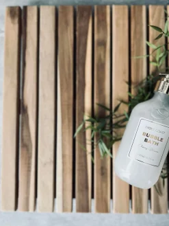 Bademåtte i Teak med gummifødder - 40x60cm