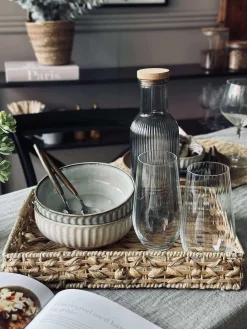 Bakke med kant i vandhyacint