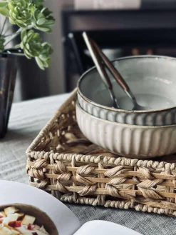 Bakke med kant i vandhyacint