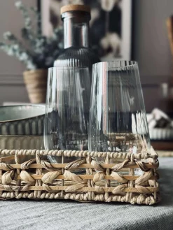 Bakke med kant i vandhyacint