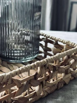 Bakke med kant i vandhyacint