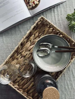 Bakke med kant i vandhyacint