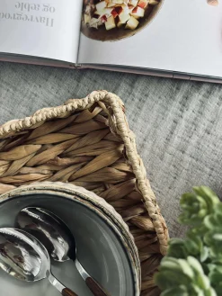 Bakke med kant i vandhyacint