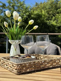 Bakke med kant i vandhyacint