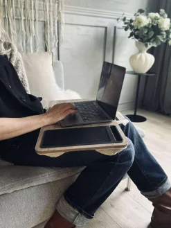 Bakkebord til laptop og telefon