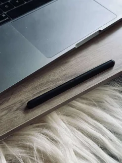 Bakkebord til laptop og telefon