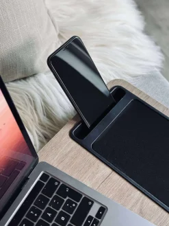 Bakkebord til laptop og telefon