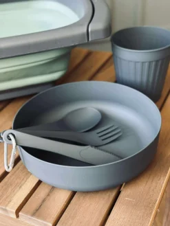 Bestik, skål og kop til udeliv