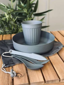 Bestik, skål og kop til udeliv