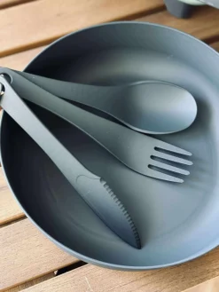 Bestik, skål og kop til udeliv