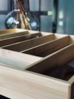 Bestikbakke i bambus - Justerbar størrelse