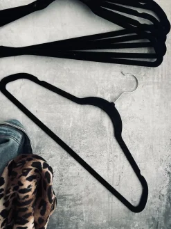 Bøjler i sort velour - Pakke med 6 stk