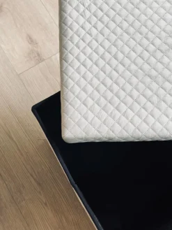 Bænk med opbevaring og siddepude