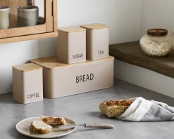 Brødkasse og dåser