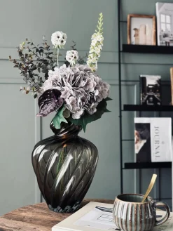 Buket med hortensia og eukalyptus