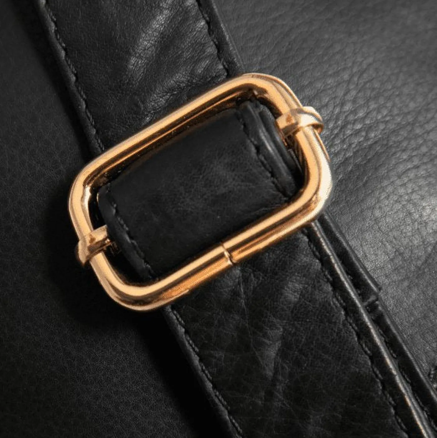 Bumbag - BLACK / GOLD i blød skind kvalitet