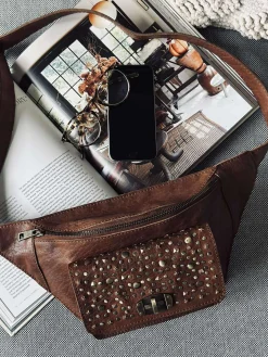 Bumbag med nitter - Cognac