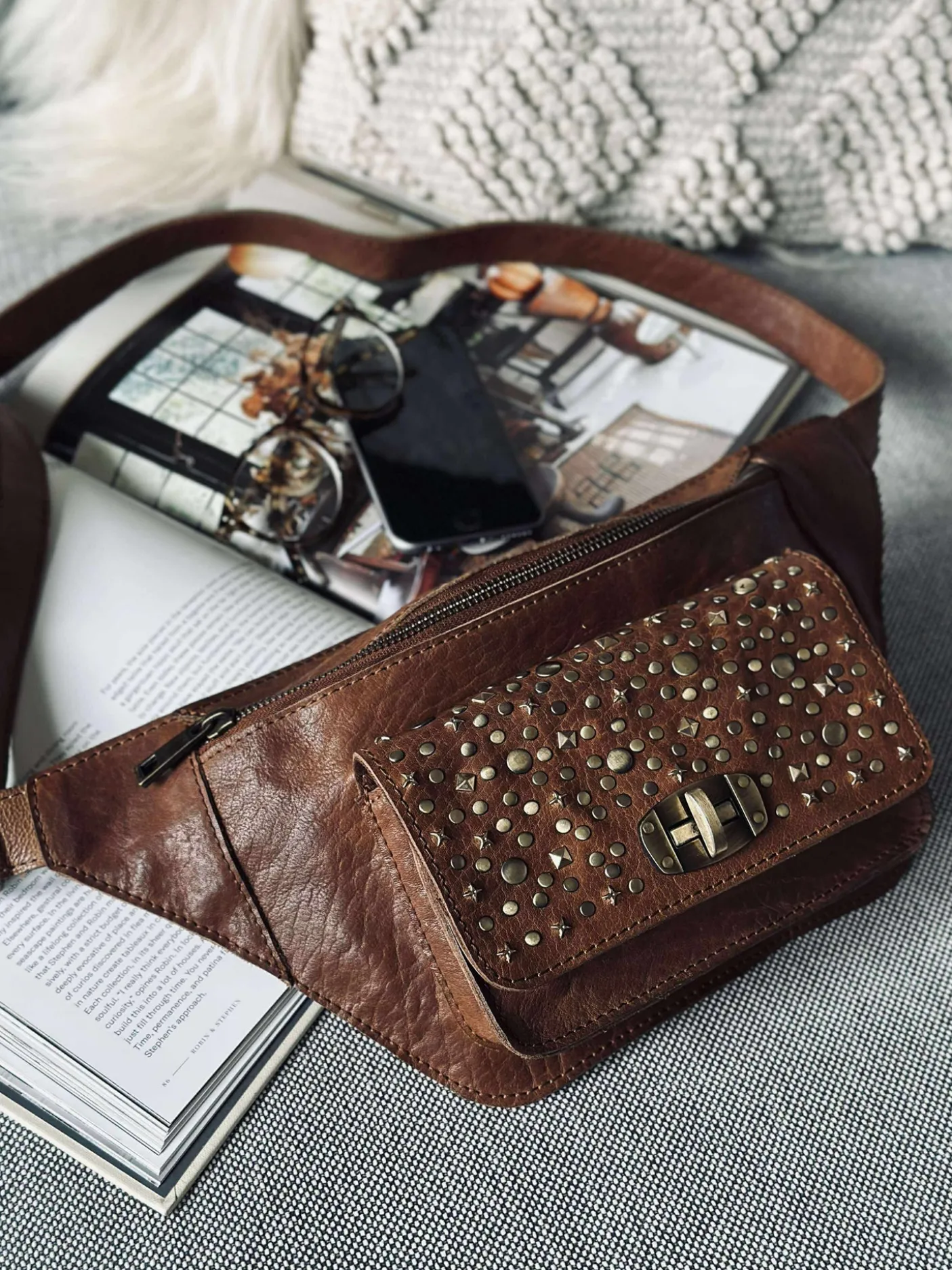 Bumbag med nitter - Cognac