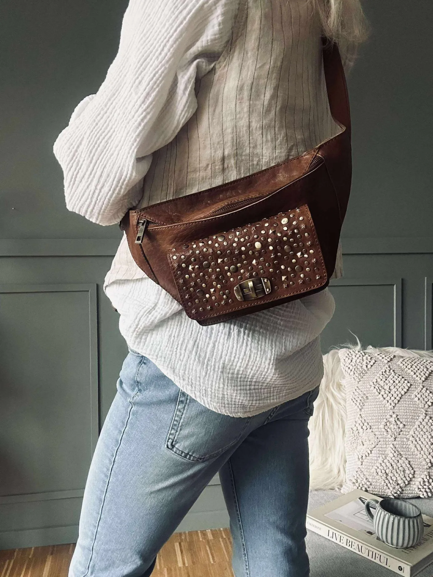 Bumbag med nitter - Cognac