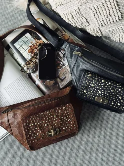 Bumbag med nitter - Cognac