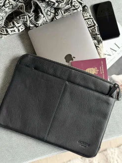 Computer sleeve sort kalveskind