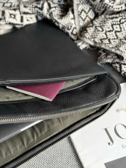 Computer sleeve sort kalveskind