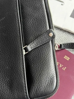 Computer sleeve sort kalveskind