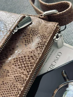 Crossover Aura Snake