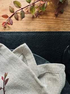 Dækkeserviet – Vendbar Sort / Cognac