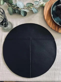 Dækkeserviet læder - Sort dia 38