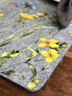 Dækkeserviet påske - Grå firkantet