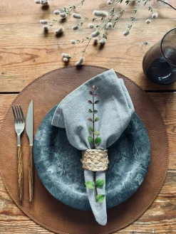 Dækkeserviet Rund – Vendbar Cognac / Natur