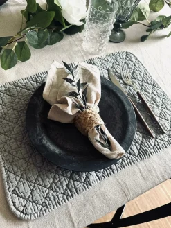 Dækkeserviet STONE-WASHED Quilt – Nordic grey