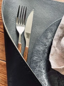 Dækkeserviet vendbar – Grå / Sort