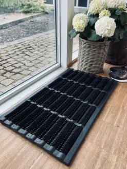 Dørmåtte - GUMMI MED BØRSTE I SORT - 45x75cm
