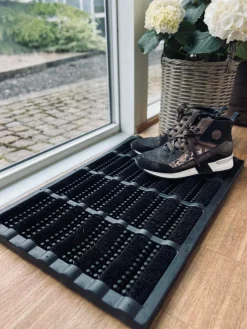 Dørmåtte - GUMMI MED BØRSTE I SORT - 40x60cm