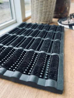 Dørmåtte - GUMMI MED BØRSTE I SORT - 40x60cm