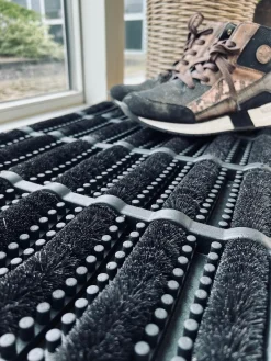 Dørmåtte - GUMMI MED BØRSTE I SORT - 40x60cm