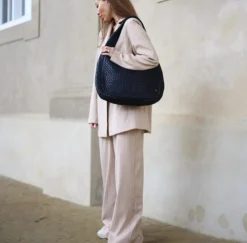 Elegant håndflettet skuldertaske - Black big