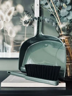 Fejebakke med kost – BIG SIZE Recycling plast