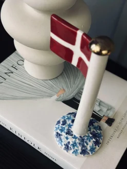 Flag keramik – Dannebrog m. blå fod