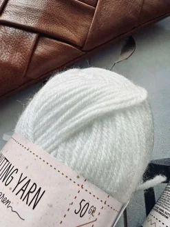 Garn Polyester 50 gram - Hvid