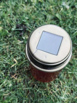 Gravlys med solceller - Rød