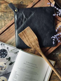 Grydelap med lomme - Sort læder