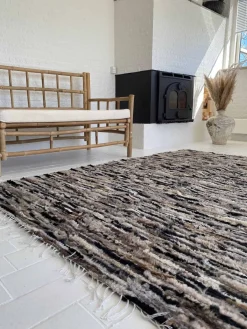 Gulvtæppe i håndsyet lammeskind – 150x200
