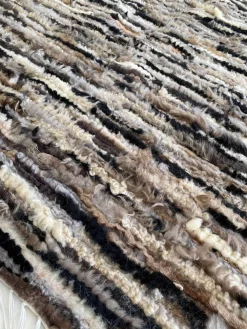 Gulvtæppe i håndsyet lammeskind – 150x200