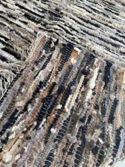 Gulvtæppe i håndsyet lammeskind – 150x200