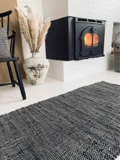 Gulvtæppe i skind med hvid tråd - 70x140cm