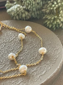 Halskæde Gry - med ferskvandsperler