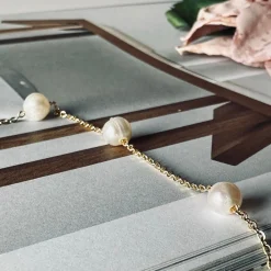 Halskæde Gry - med ferskvandsperler